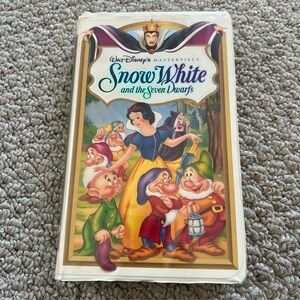 Snow White & the Seven Dwarfs VHS Disney Video Tape Masterpiece VTG Clamshell